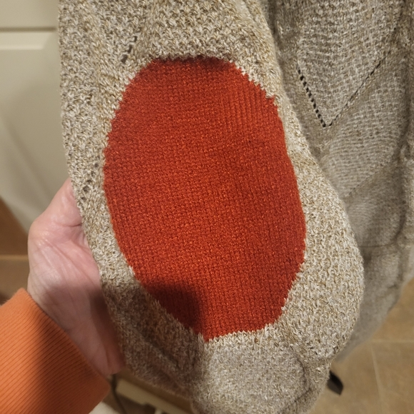 Very soft long, argyle wheat colored cadigan sweater with orange accents. Size M - Picture 3 of 7